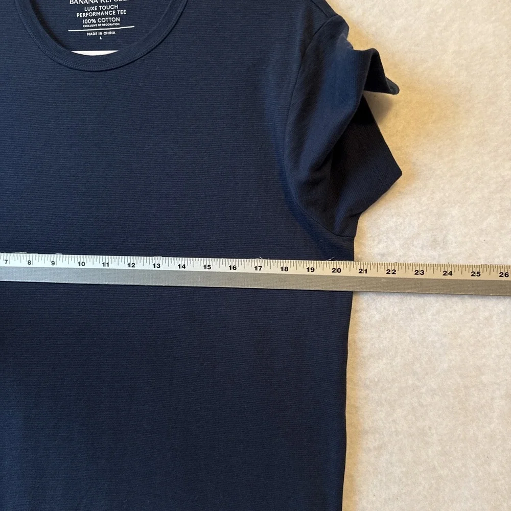Banana Republic Luxe Touch Performance Tee T Shirt L Blue Mini Stripe Cotton